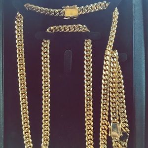 Brand new sets of 18k plated gold chains.